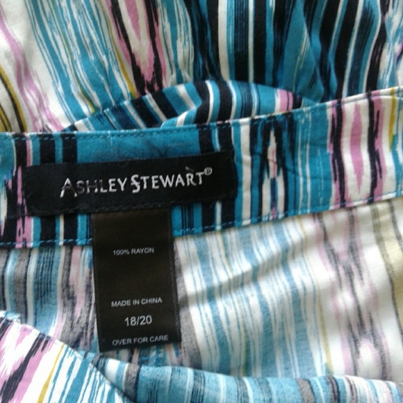 💥3/$20 Tribal ruffled hem shorts by 18/20 - Picture 5 of 6